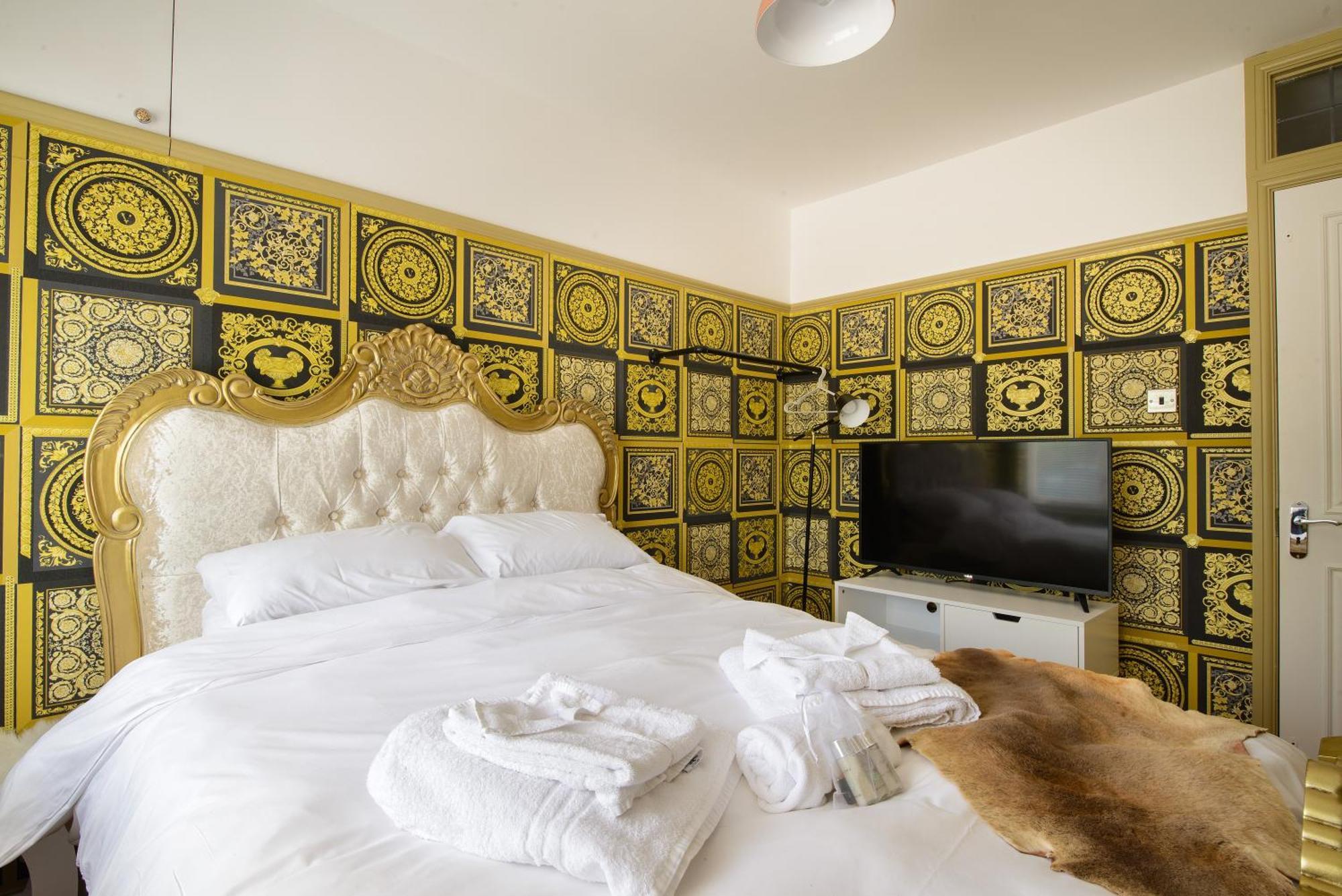 Deluxe 4 Or 5 Bed House With Hot Tub, Cinema Room Sleeps 15 سافرون والدن المظهر الخارجي الصورة
