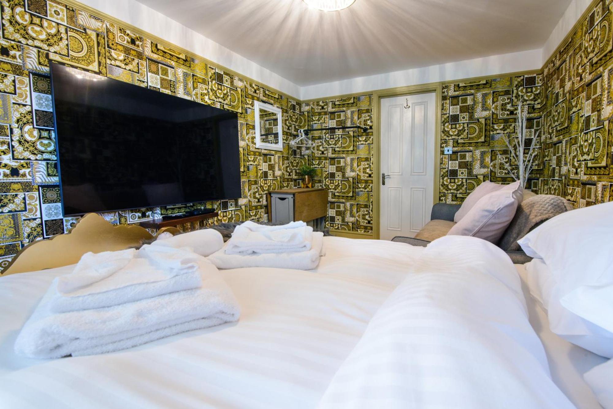 Deluxe 4 Or 5 Bed House With Hot Tub, Cinema Room Sleeps 15 سافرون والدن المظهر الخارجي الصورة