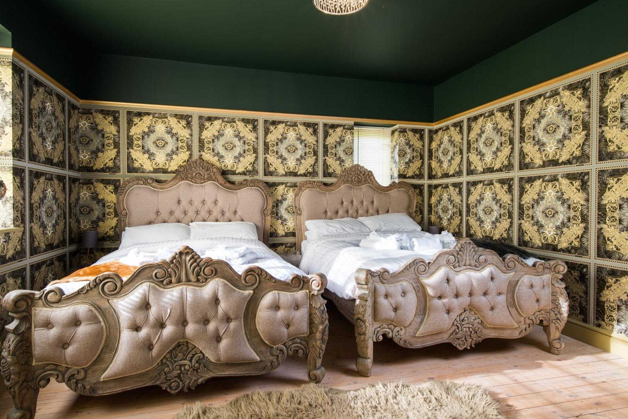 Deluxe 4 Or 5 Bed House With Hot Tub, Cinema Room Sleeps 15 سافرون والدن المظهر الخارجي الصورة